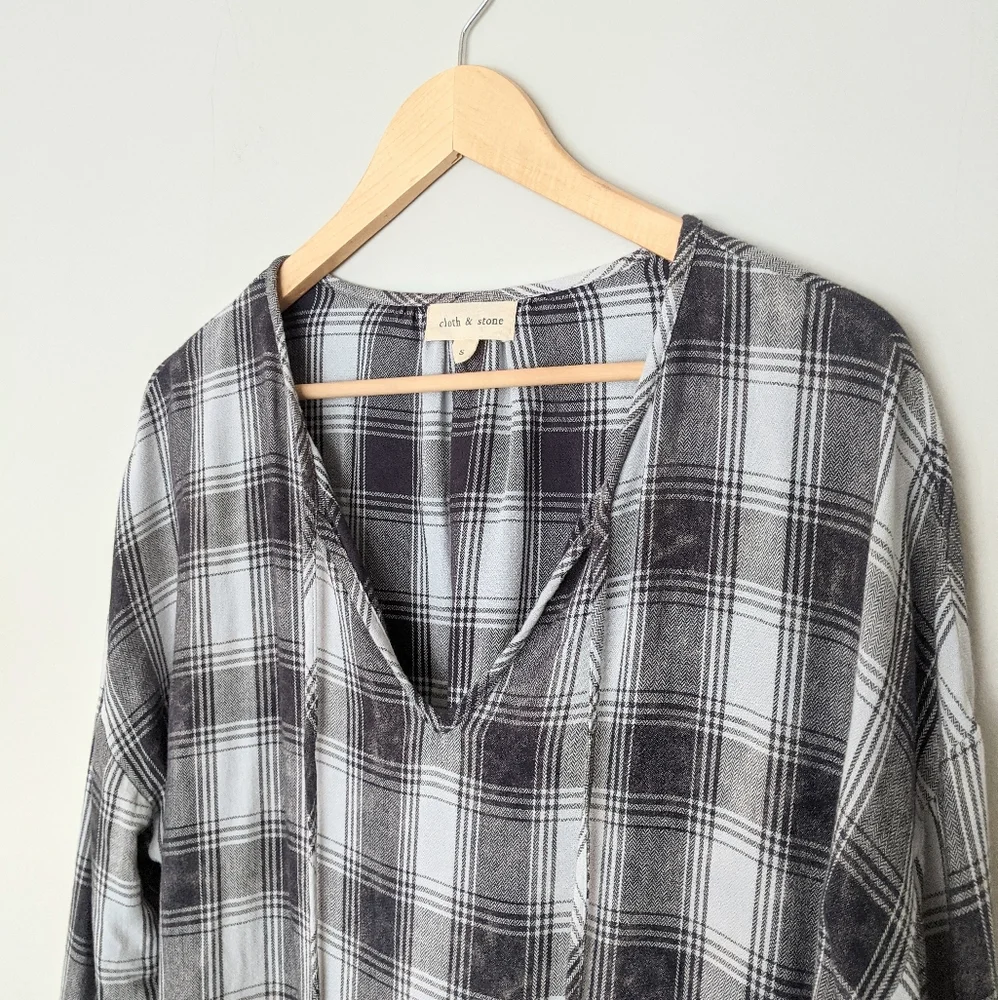 Anthropologie Cloth & Stone Grey Plaid Peasant Top - Picture 4 of 10